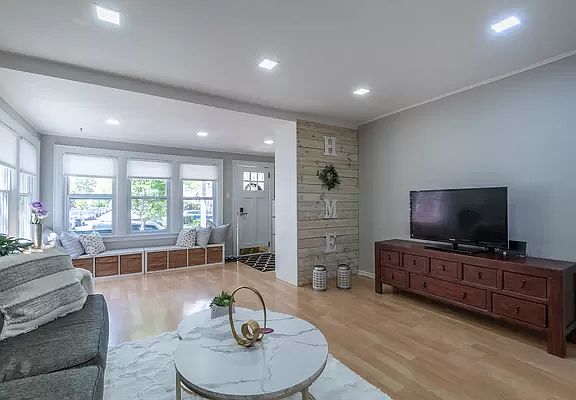 4th image of 9618 72nd Ave
