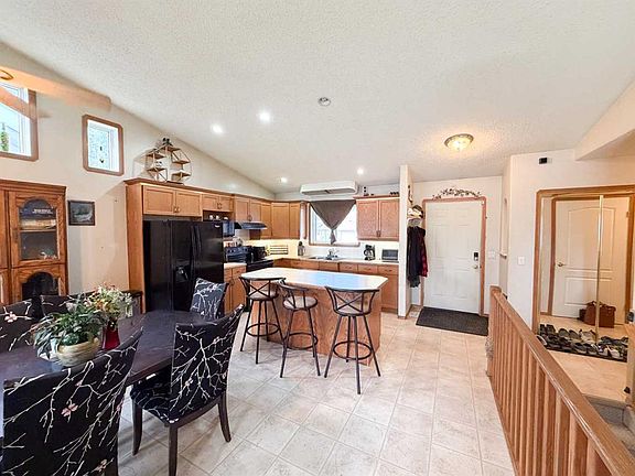 3rd image of 64 W Park Cir