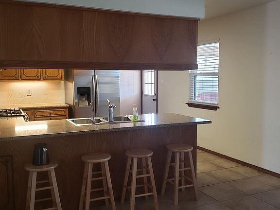2nd image of 726 Candlewood Ct