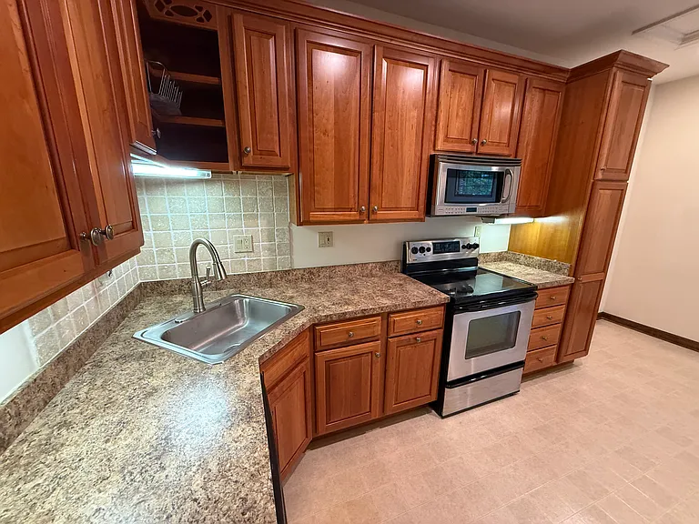 23158 Town Run Dr — Photo 10