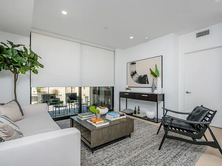 Reeves Place LA — Photo 40