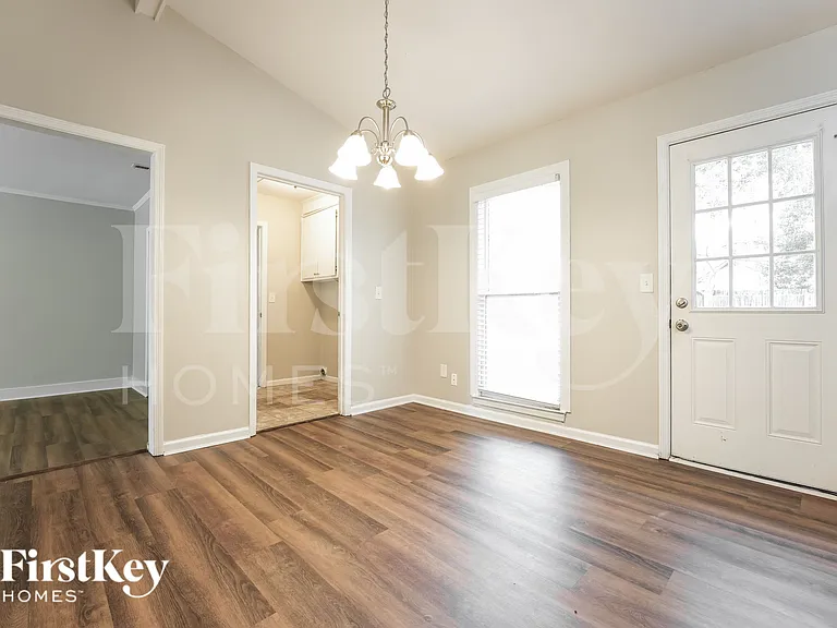 430 Citadel St — Photo 5