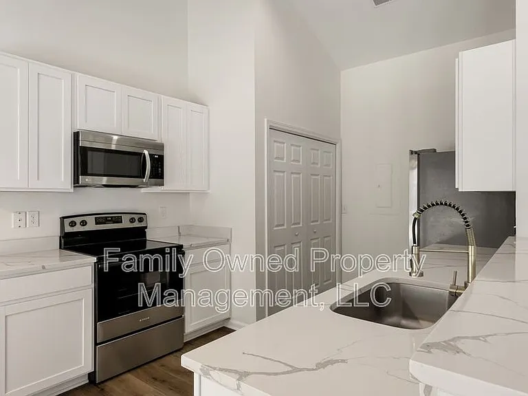 5208 Copley Cir — Photo 12