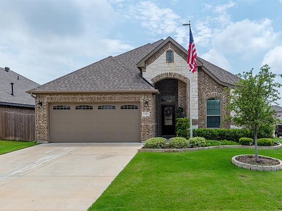 2nd image of 745 Ravenwood Dr