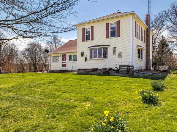 1201 Red Bridge Trl, Hillsboro, IL 62049