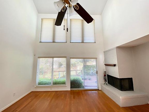 2nd image of 2920 Woodcroft Cir