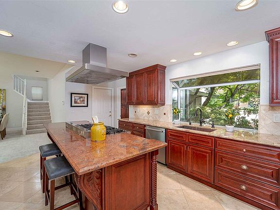 3rd image of 265 Gerry Ct