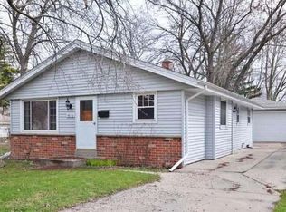 4610 N River Park Blvd, Glendale, WI 53209