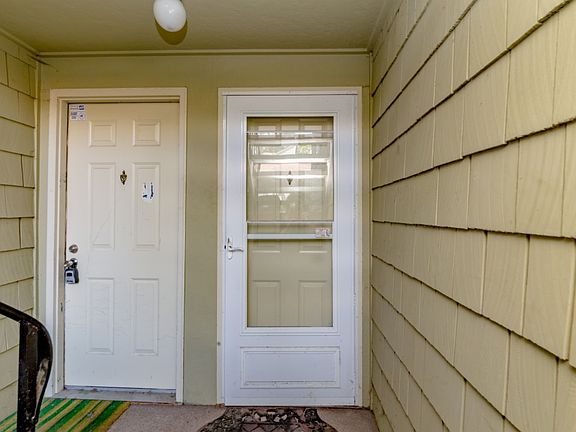 4th image of 2020 Grant Ave S APT D102