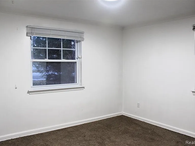 1253 Atkinson Ave — Photo 17