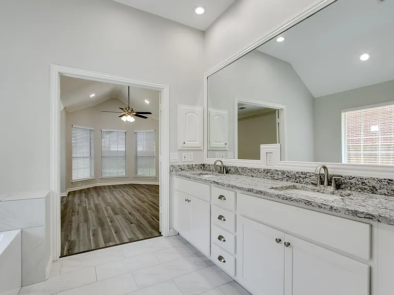 409 Lancashire Dr — Photo 21