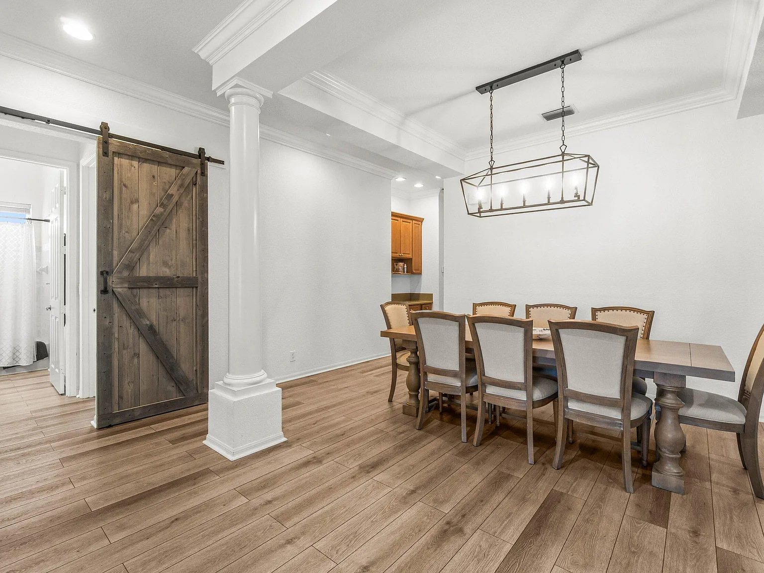 4 bed, 3.0 bath, 2821 sqft, $7,500 — Photo 3