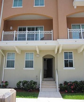 2nd image of 659 Casa Loma Blvd #659