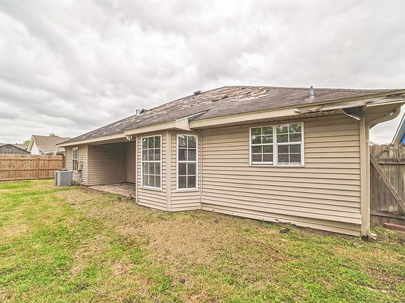 3rd image of 605 Franklin Ct