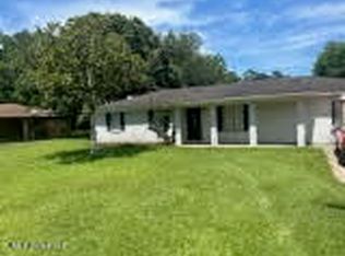 9808 Oakcliff Dr, Moss Point, MS 39562