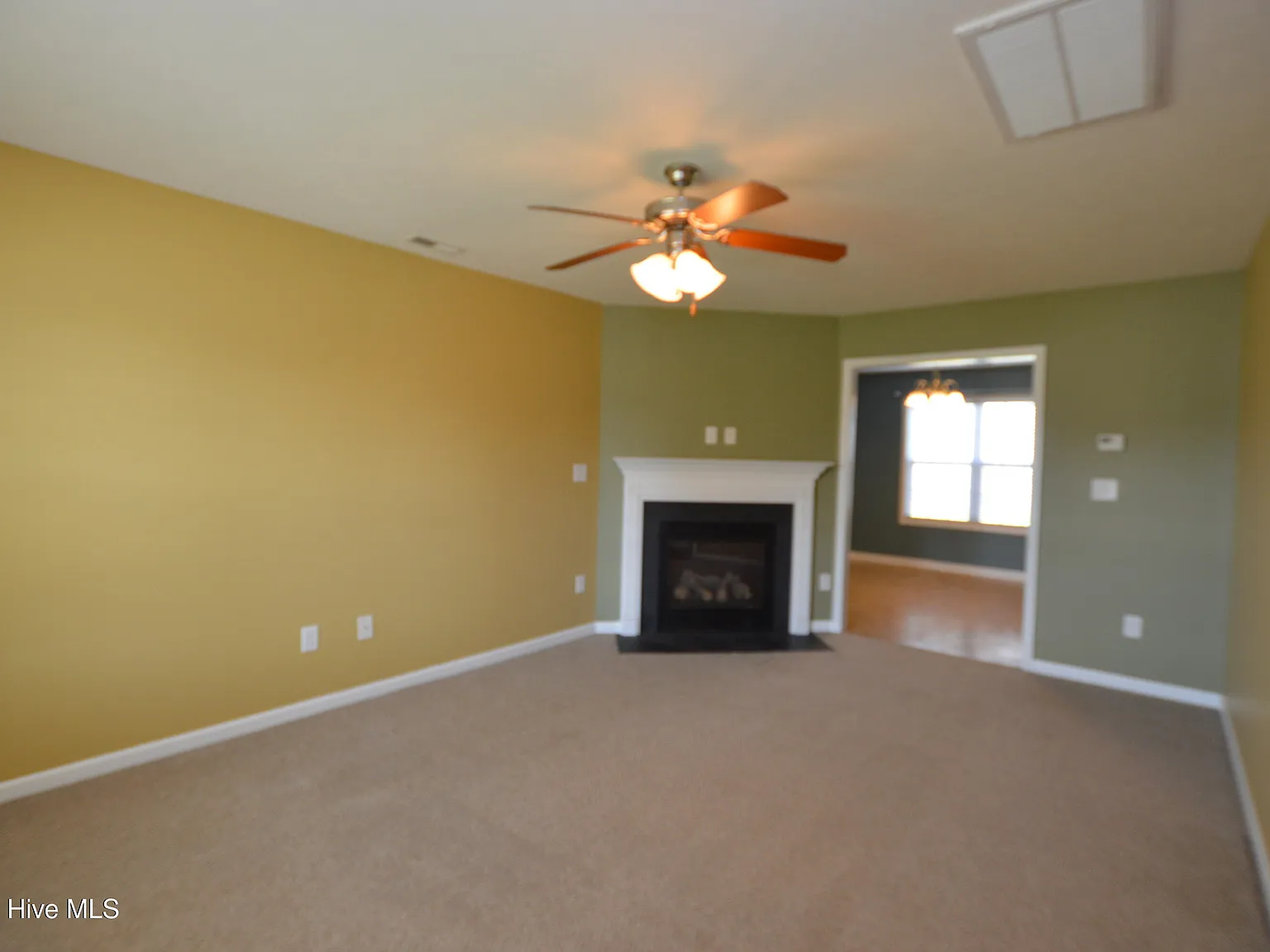 4 bed, 2.5 bath, $1,700 — Photo 2