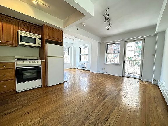 2nd image of 360 W 28th St APT 5A