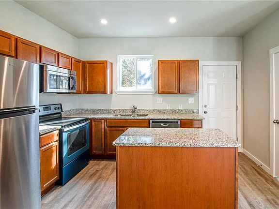 5th image of 906 Quartz Ct #101