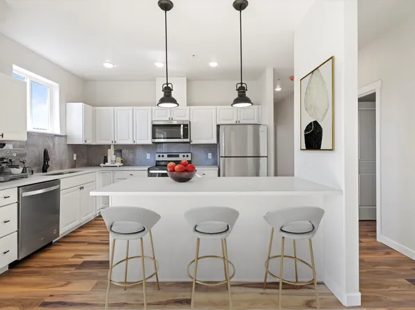 Bonneville Apartments