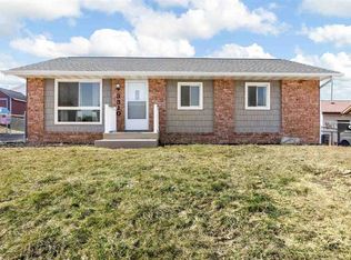 3310 Dunham Dr SW, Cedar Rapids, IA 52404