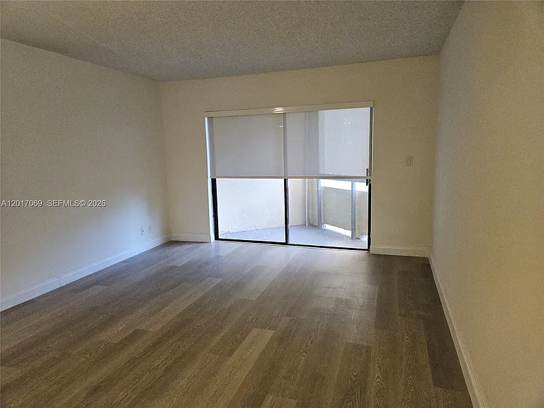 8290 Lake Dr #308 — Photo 7