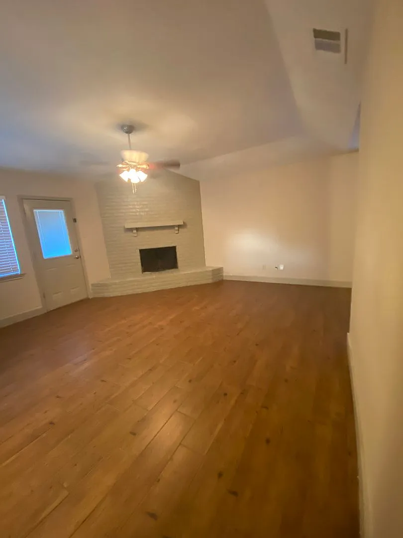 3-bedroom, 2-bathroom — Photo 2