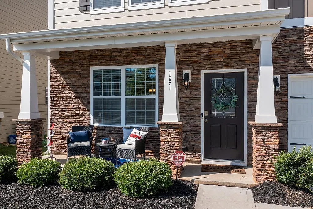 181 Atwater Landing Dr — Photo 4