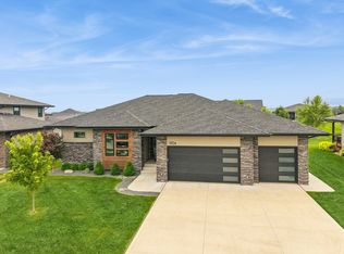 9154 Moonseed Ct, West Des Moines, IA 50266