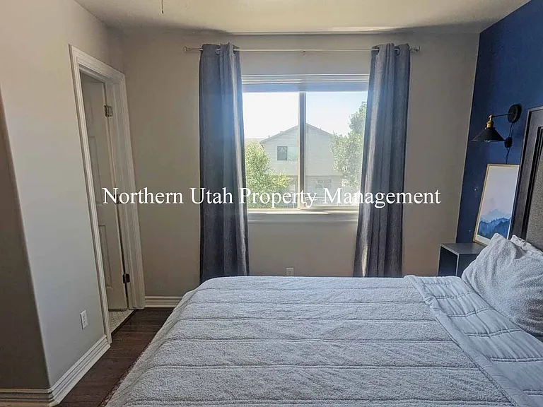 1287 W 2000 N — Photo 7