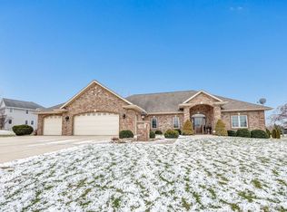 1712 Spring Hills Ln, De Pere, WI 54115