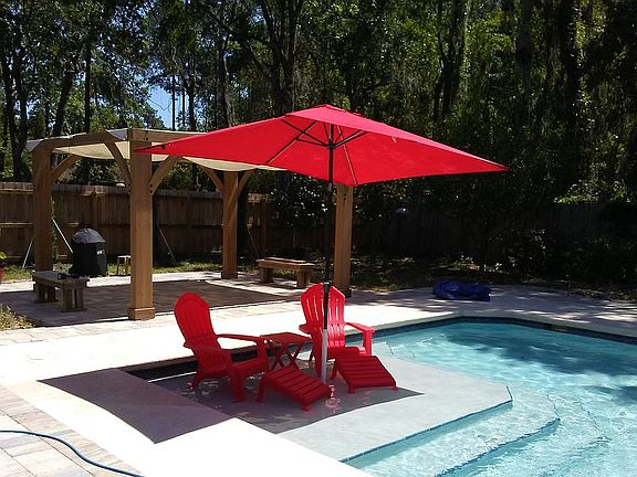 Pool marcite, tanning deck