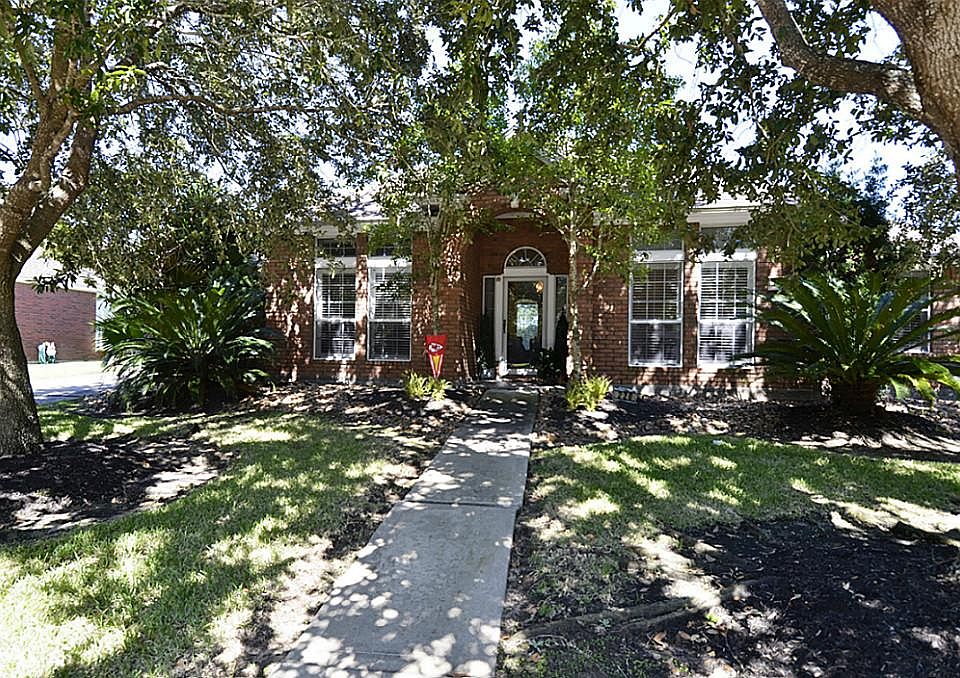 1st image of 220 Oak Creek Dr