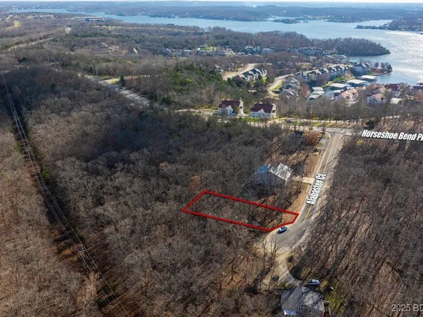 889 Alabaster Ct, Lake Ozark, MO 65049