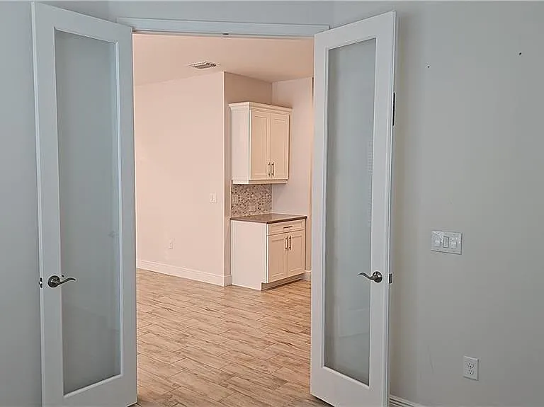 2305 Ariane Dr — Photo 11