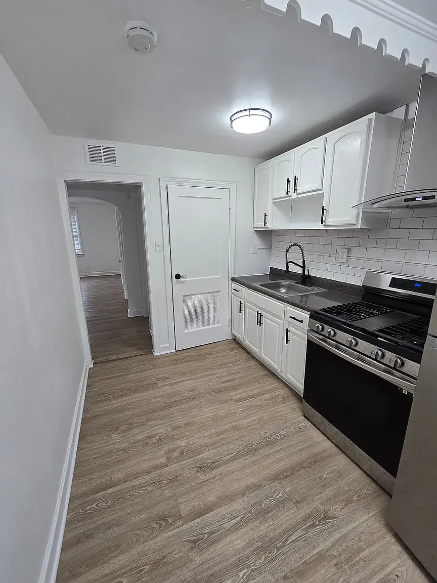 1 bed, 900 sqft, $1,295 — Photo 1