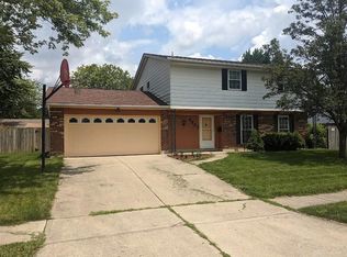 6827 Locustview Dr, Dayton, OH 45424