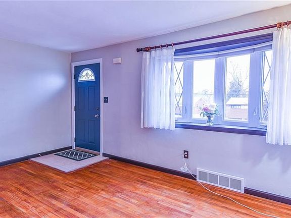 2nd image of 712 Heartwood Dr