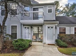 32 Krinsky Ct, Mahwah, NJ 07430