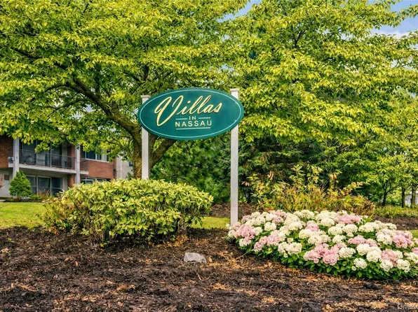 208 Palo Alto Dr, Plainview, NY 11803