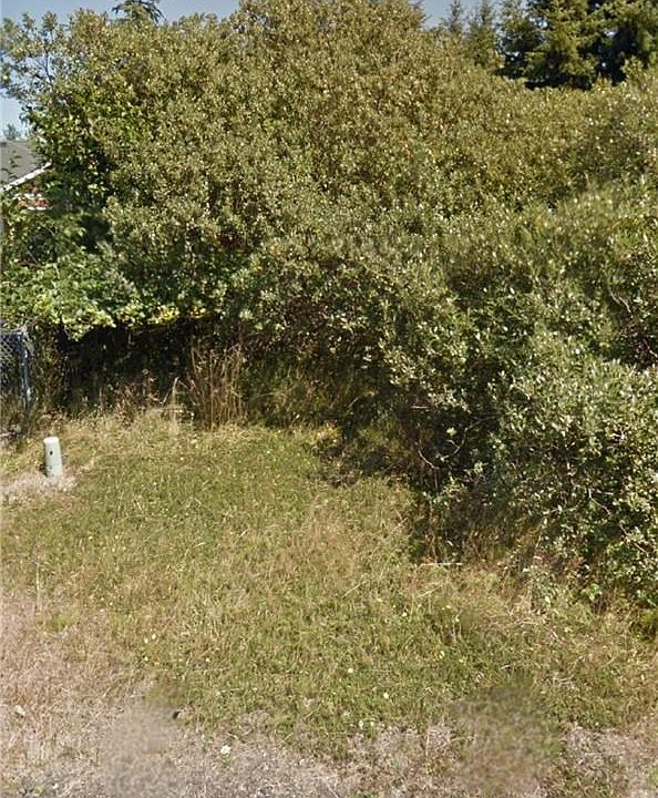 2nd image of 750 Island Cir SE