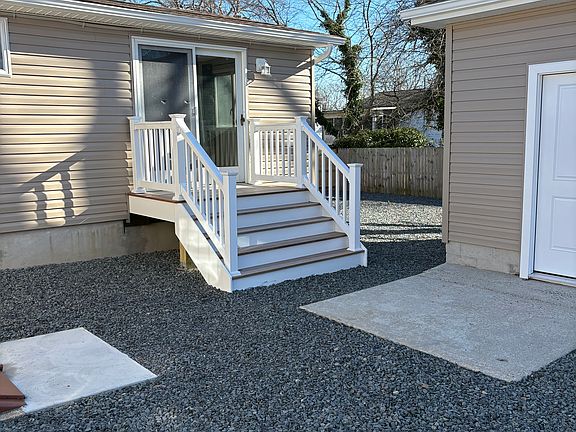 3rd image of 1049 Mariner Ave