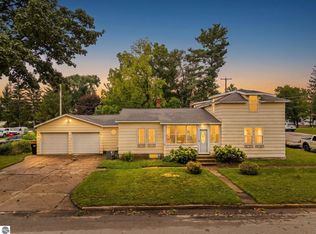 139 W 5th Ave, Reed City, MI 49677