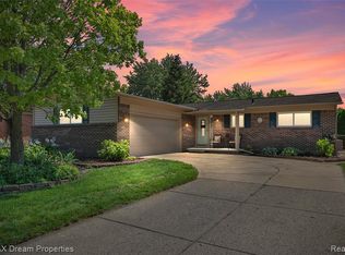 42747 Saxony Rd, Canton, MI 48187