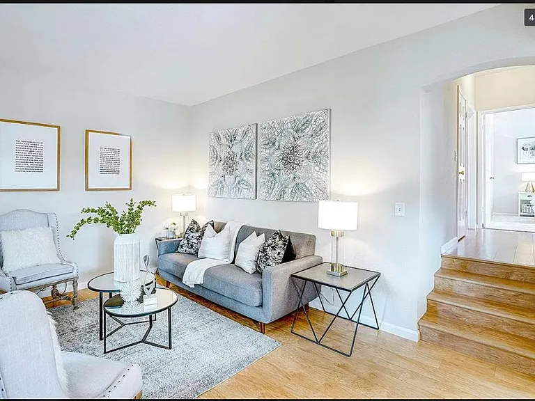 24 Washington Square Dr — Photo 9