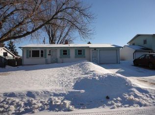 405 Dennis Dr, Marshalltown, IA 50158