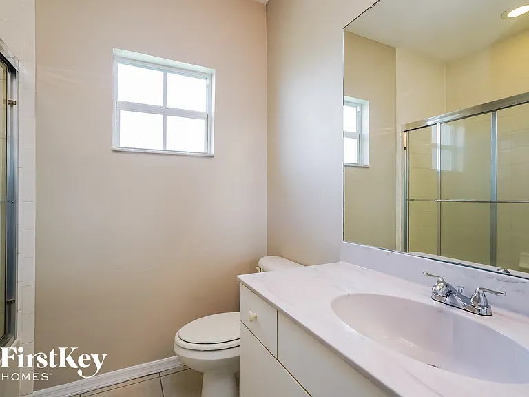 1131 Ermine St E — Photo 13