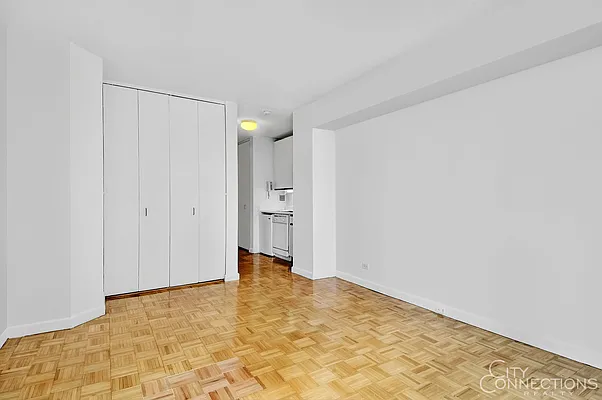 Rented by City Connections Realty | media 16