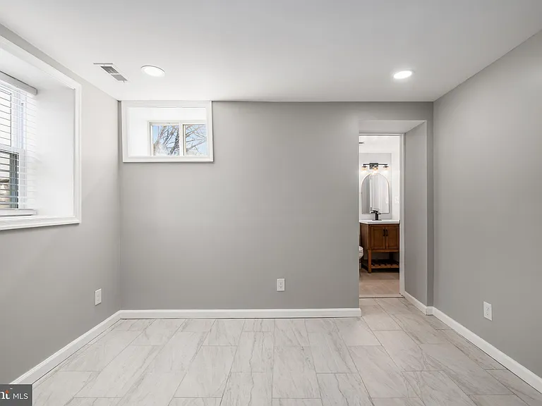 1319 C St NE #B — Photo 19
