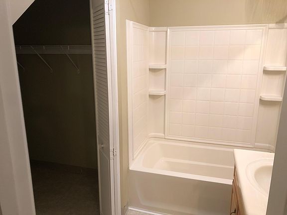 4th image of 5 McHarrie St APT 2