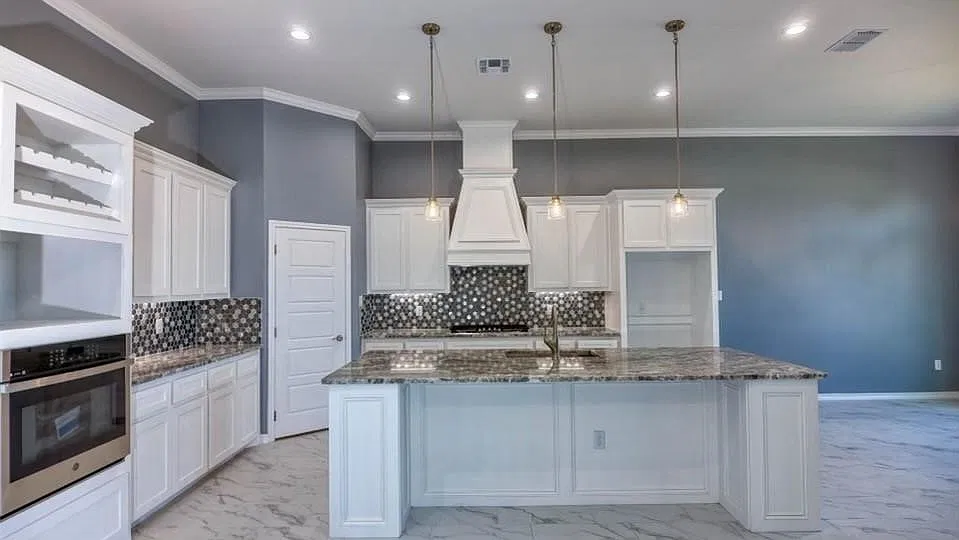 4 bed, 3.0 bath, 2358 sqft, $3,100 — Photo 4